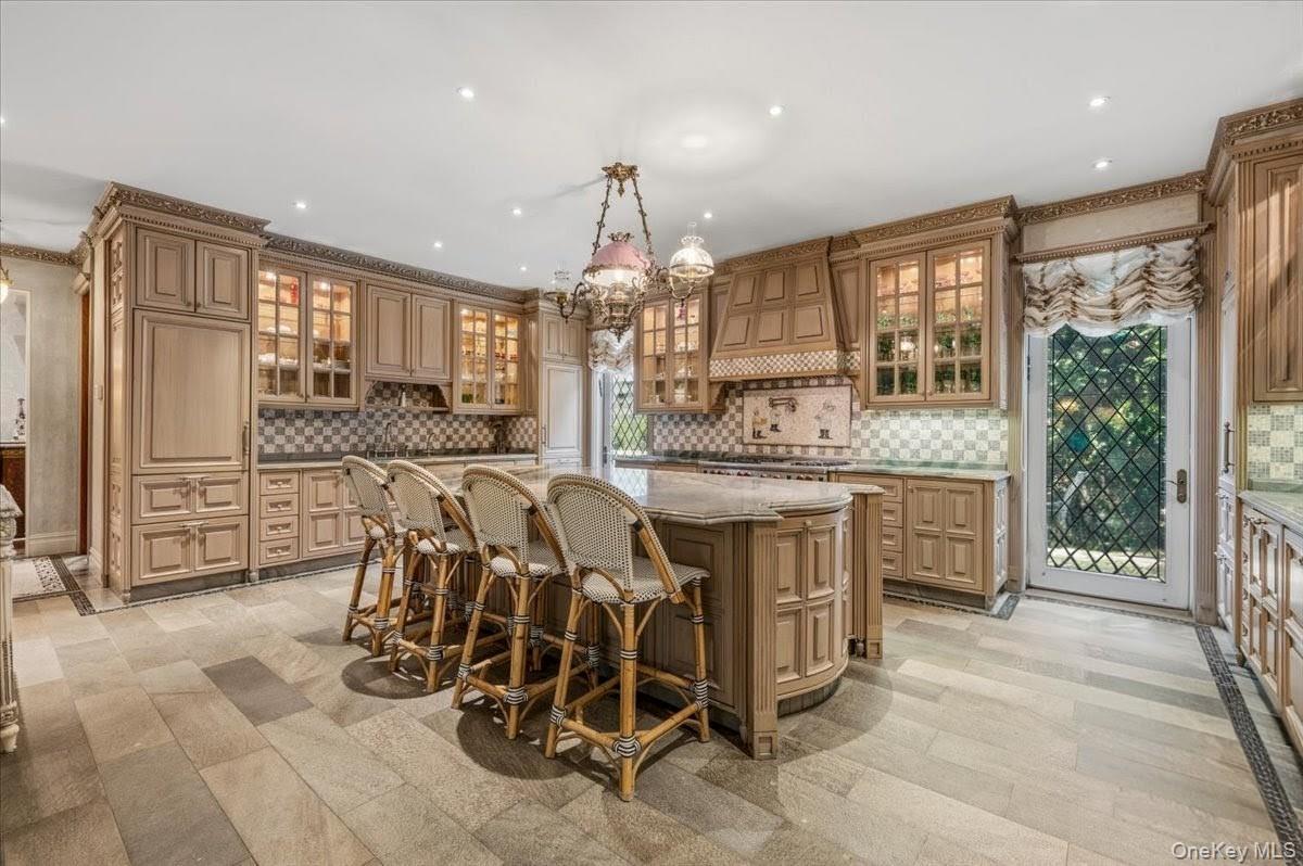 17 sutton Place – For Sale photo 10