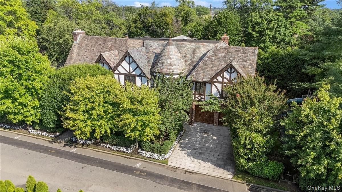 17 sutton Place – For Sale