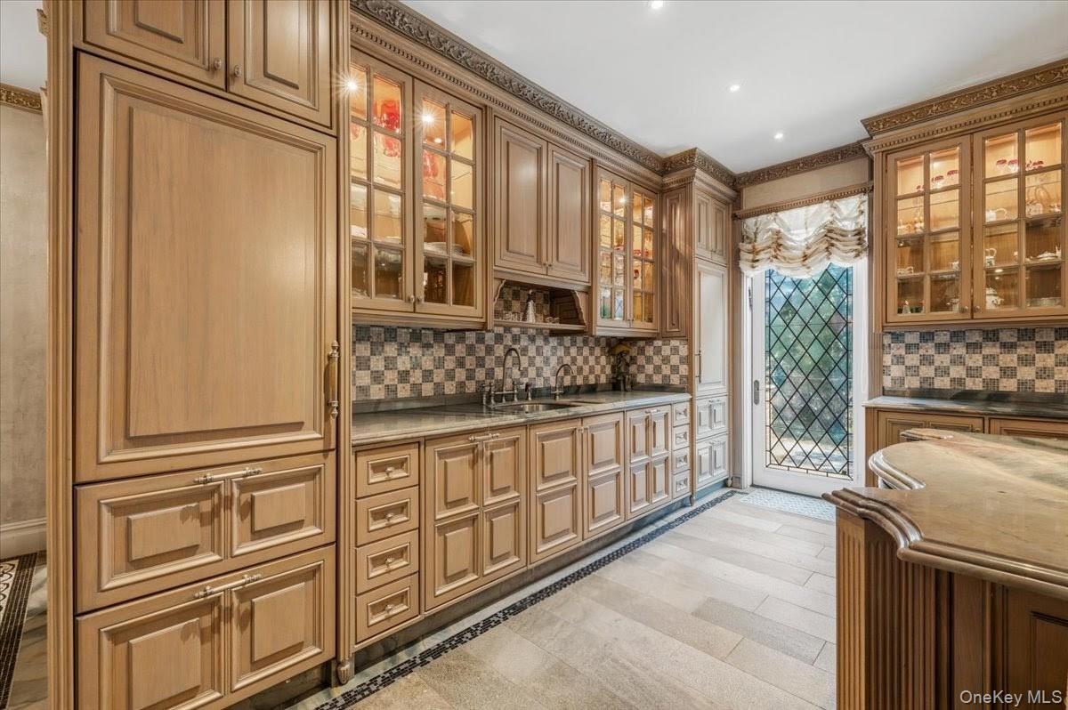 17 sutton Place – For Sale photo 12