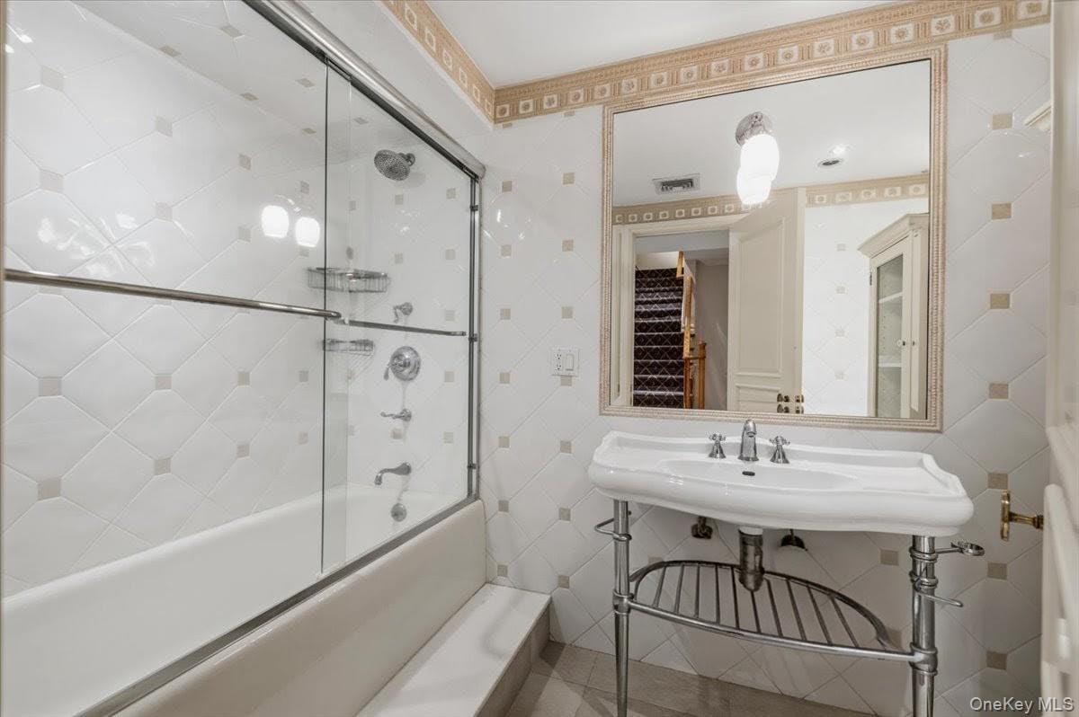 17 sutton Place – For Sale photo 33