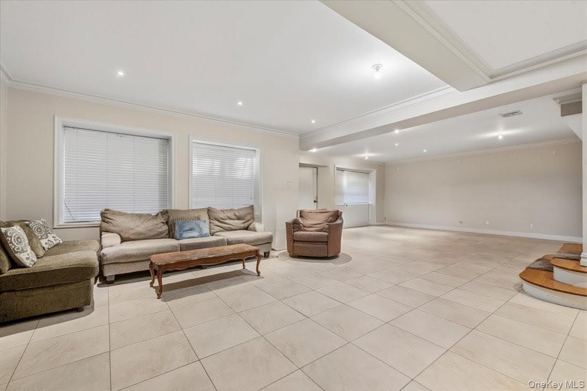 17 sutton Place – For Sale photo 35