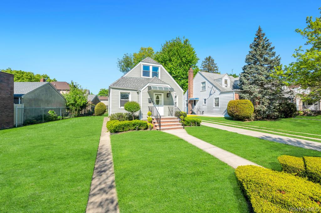 8726 249th Street – For Sale