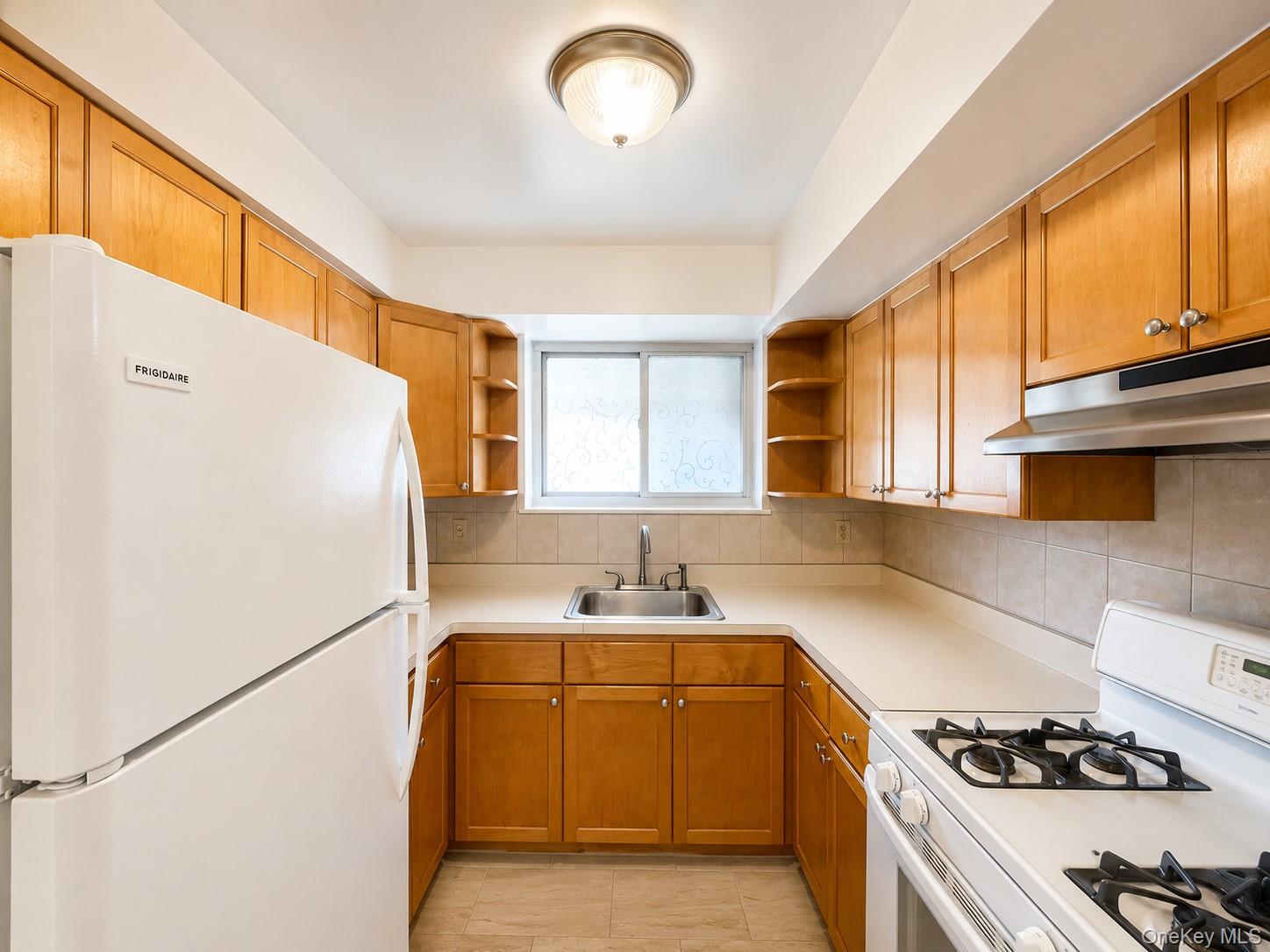 533 Soundview Avenue, Unit 3rd Floor photo 4