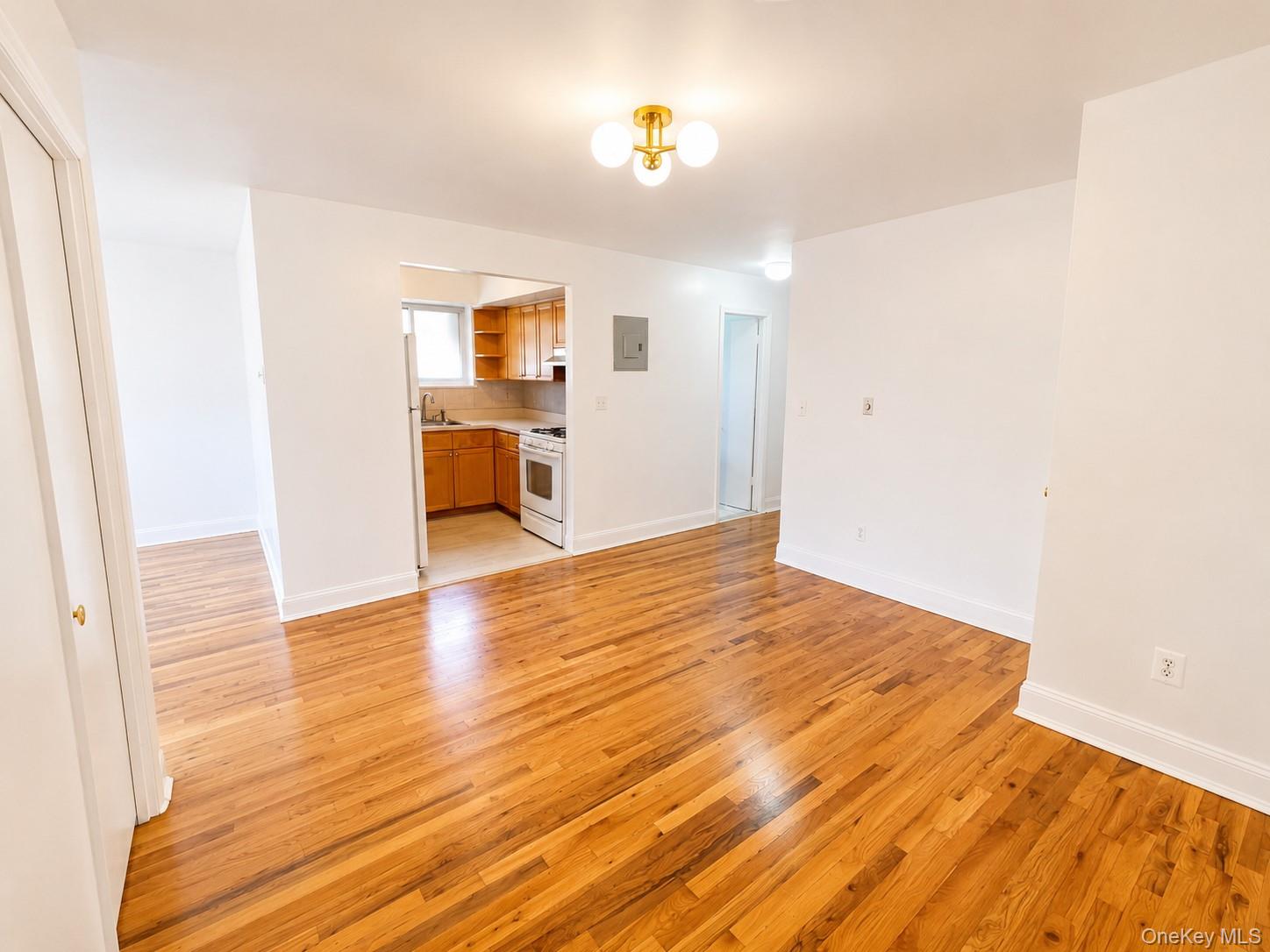 533 Soundview Avenue, Unit 3rd Floor photo 3