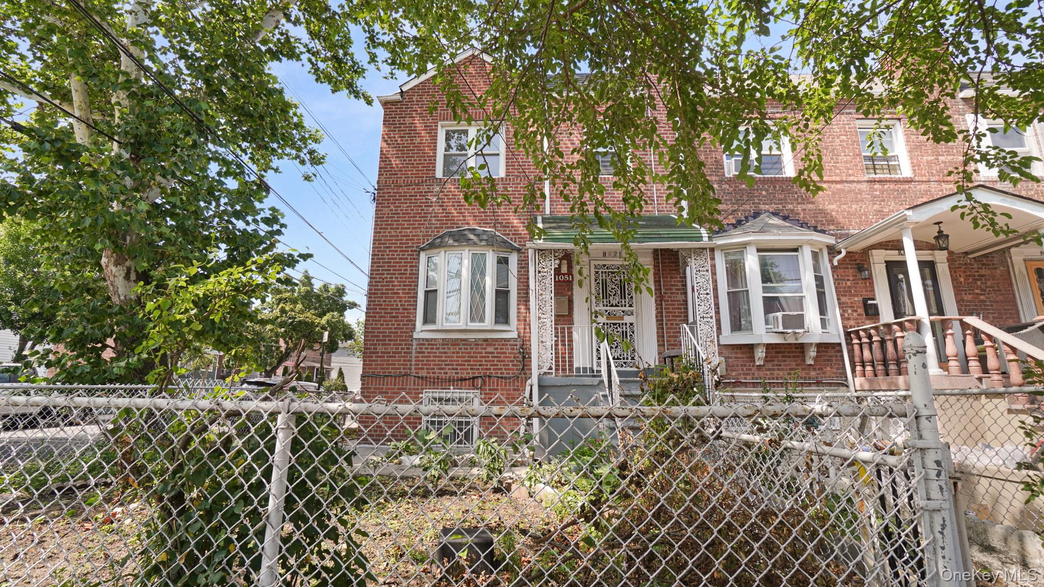 1051 Duncan Street – For Sale photo 4