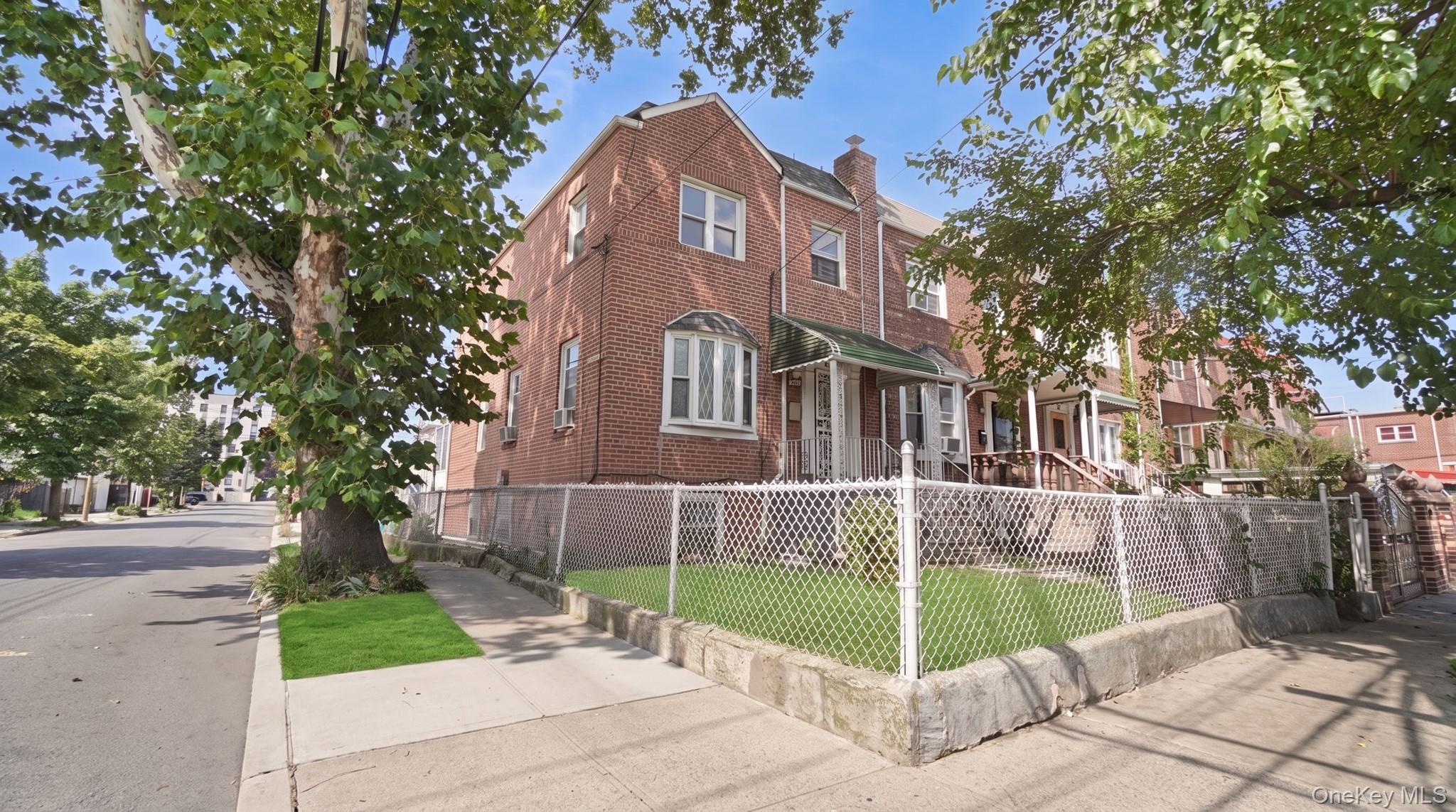 1051 Duncan Street – For Sale