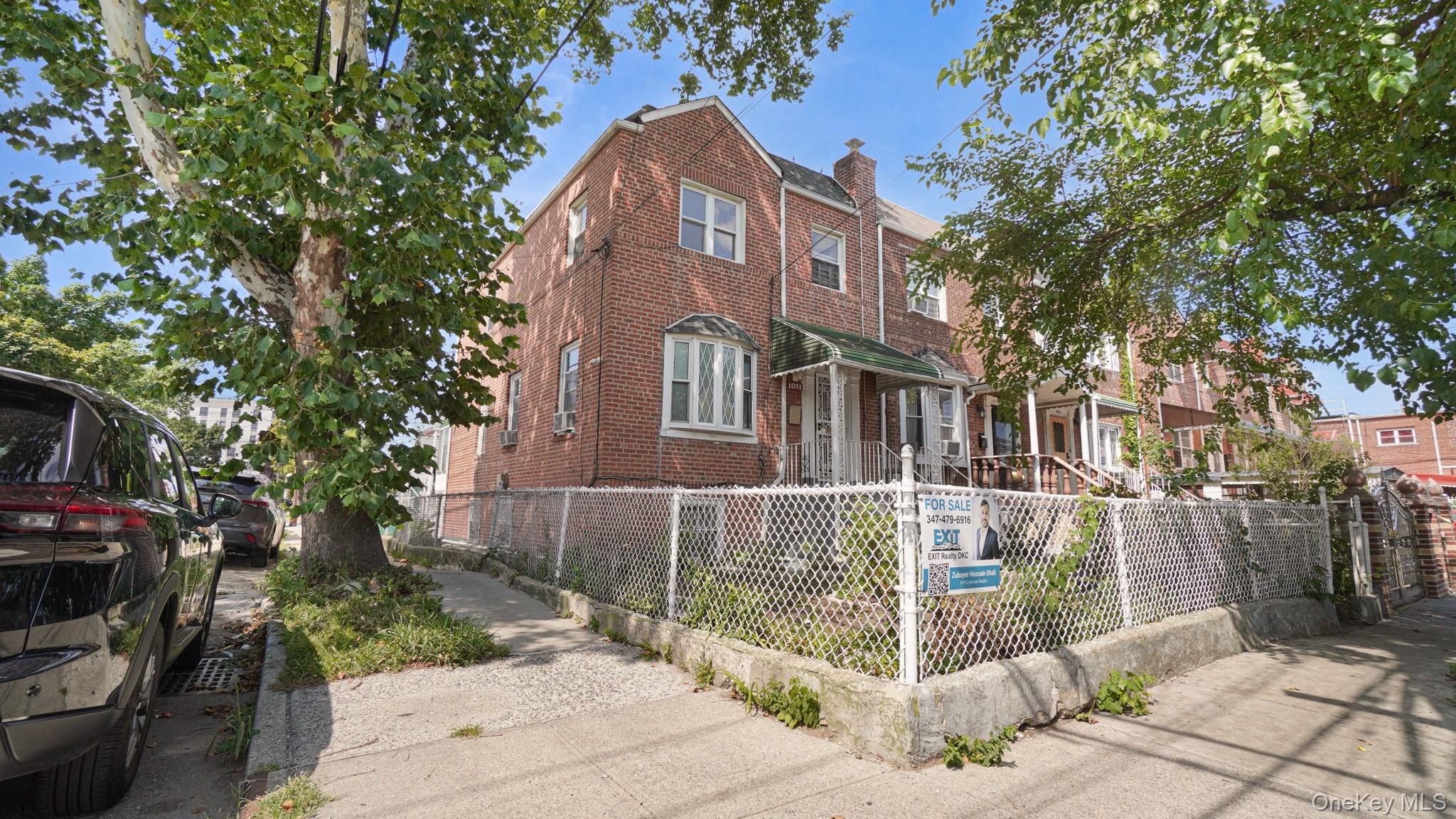1051 Duncan Street – For Sale photo 2