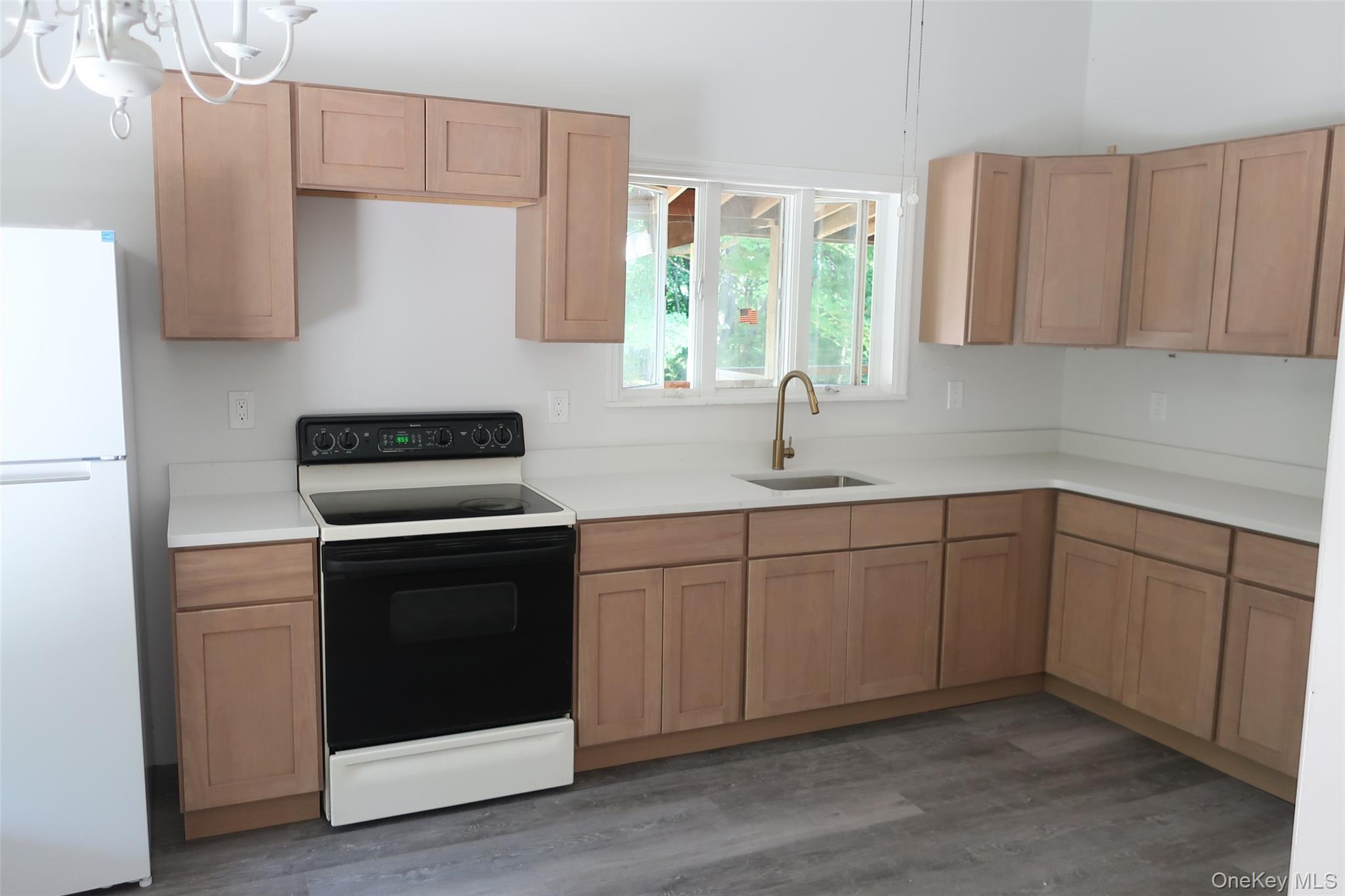 9 Conklin Lane – For Rent photo 2