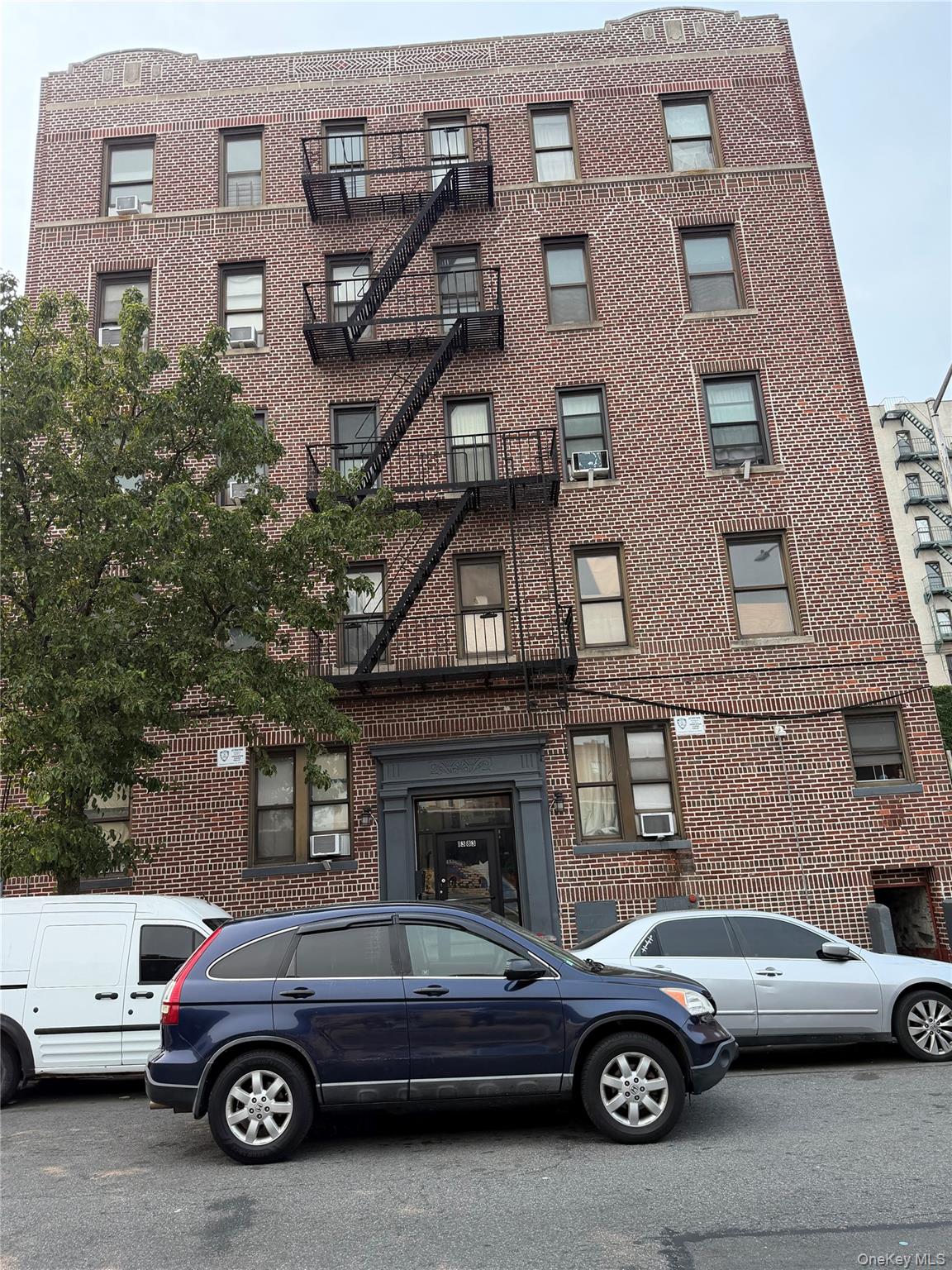 1383 Plimpton Ave E, Unit 4C photo 2