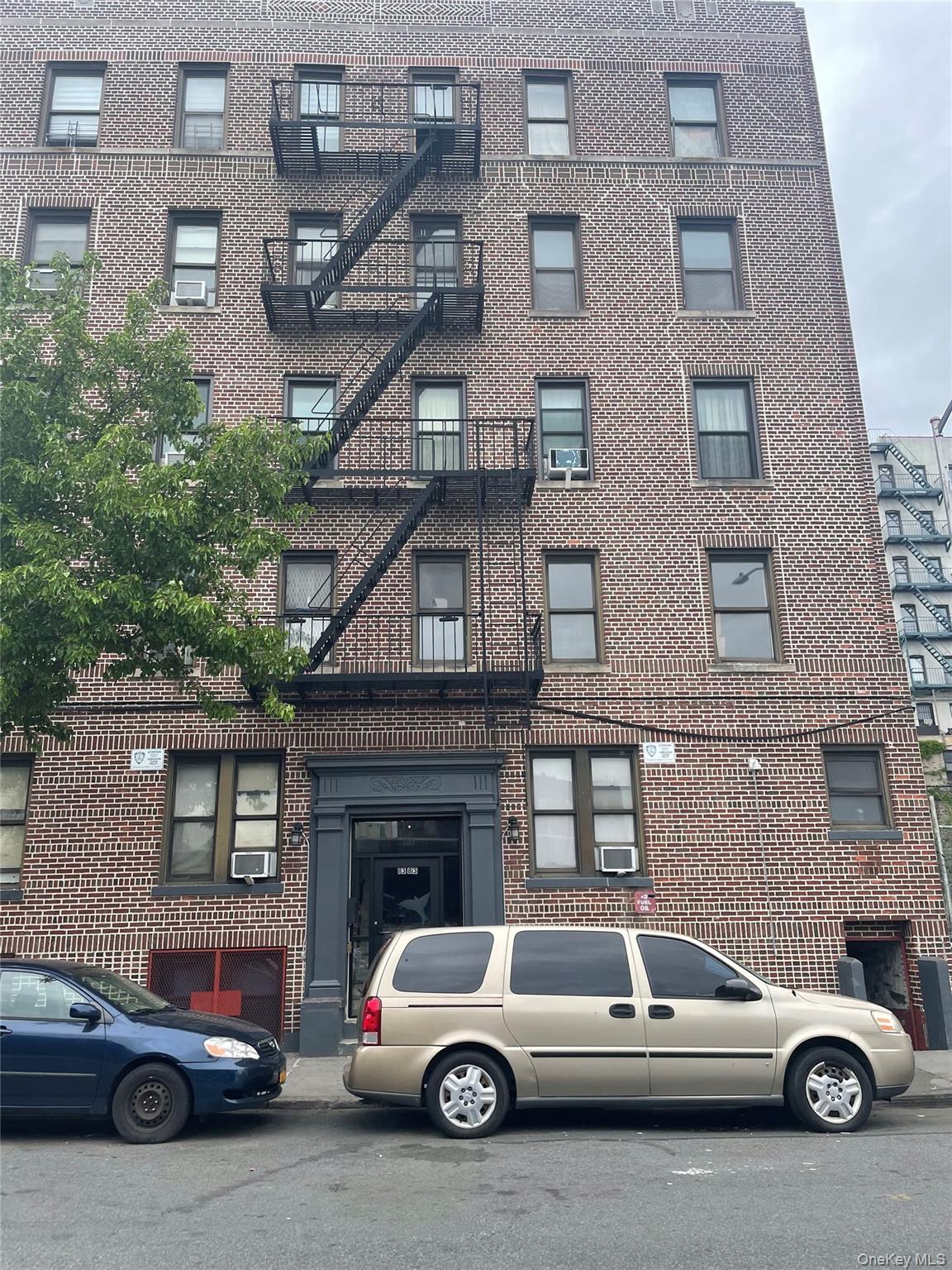 1383 Plimpton Ave E, Unit 4C