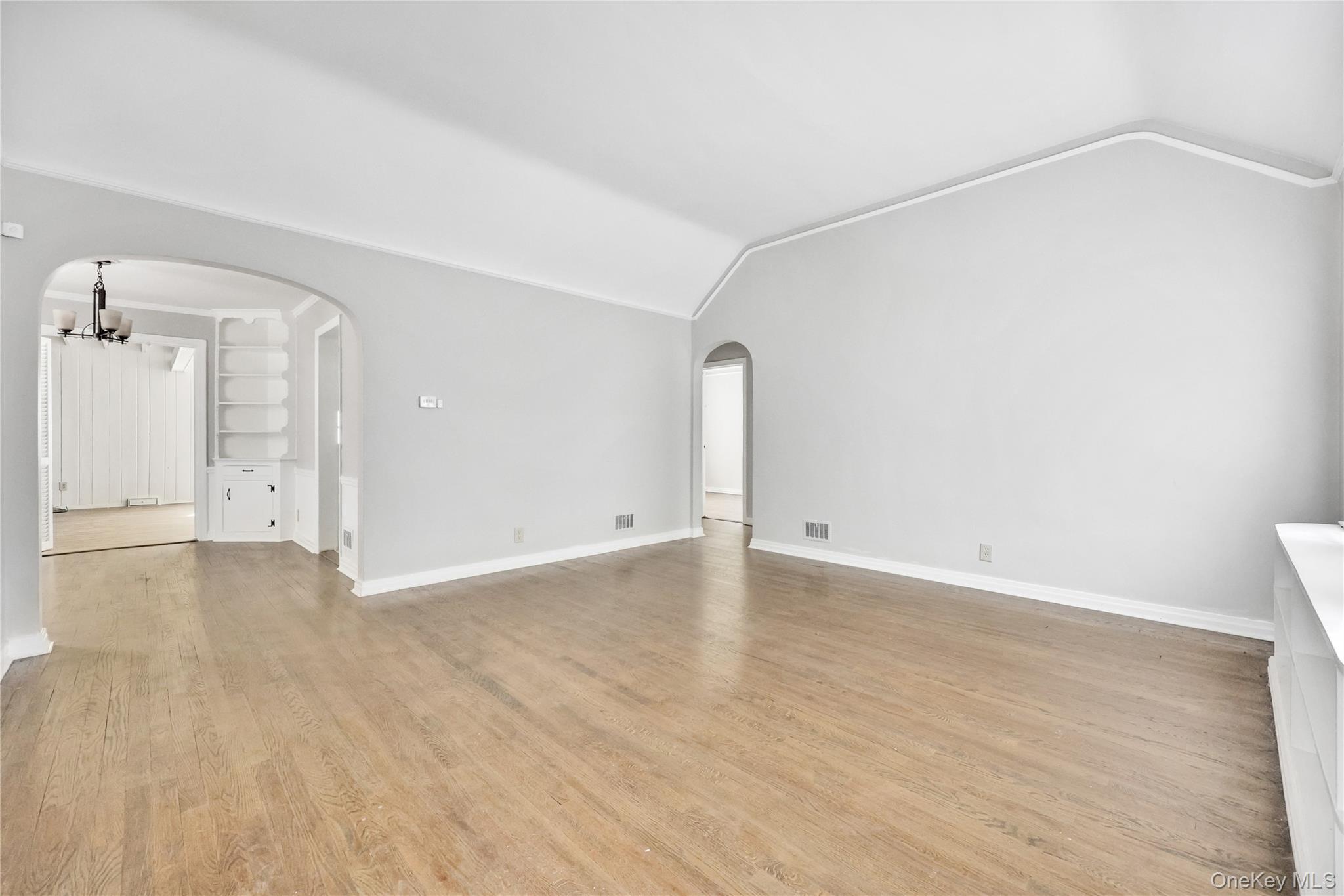 5 Hawthorne Lane – For Rent photo 11