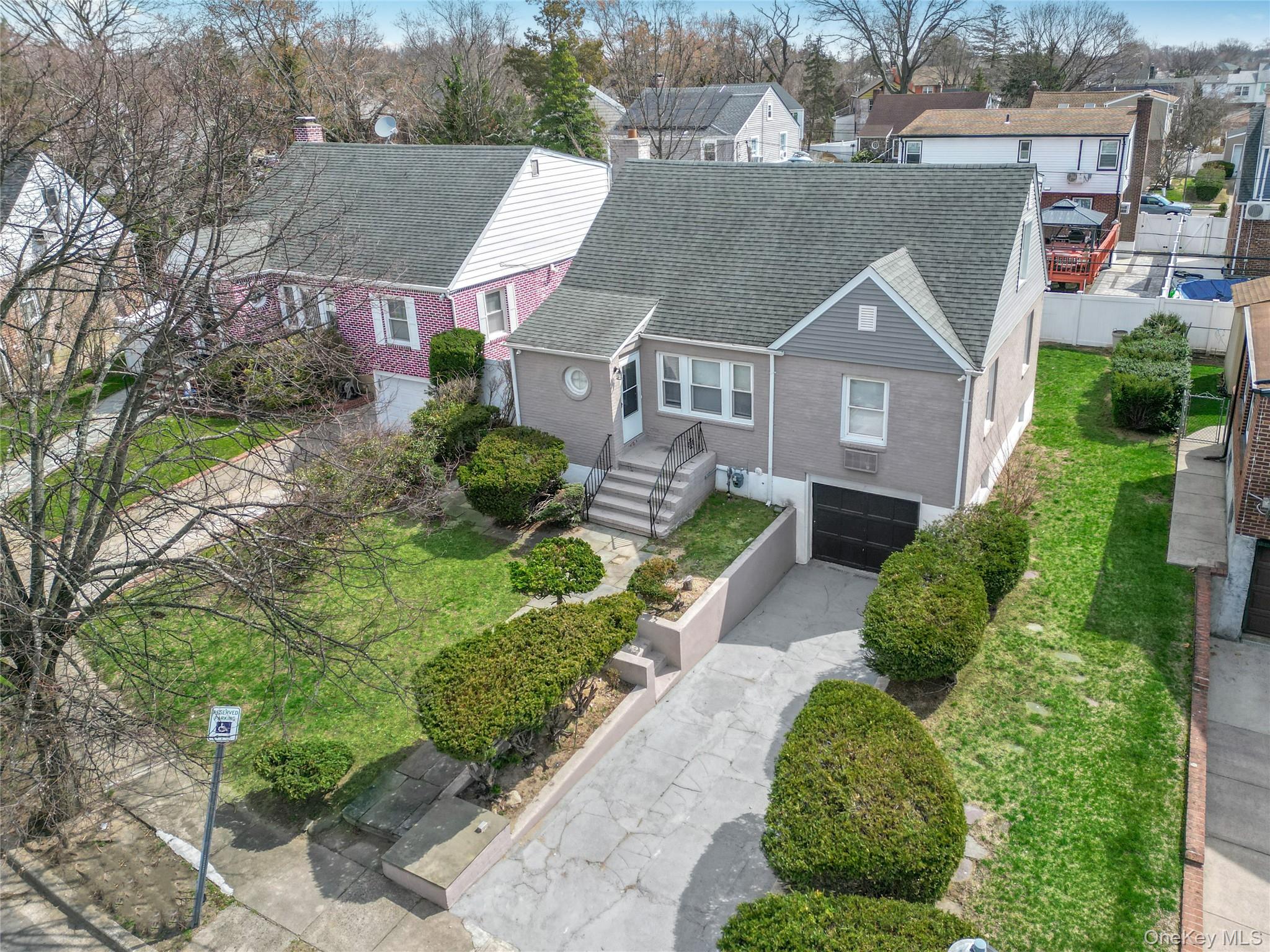 5 Hawthorne Lane – For Rent photo 2