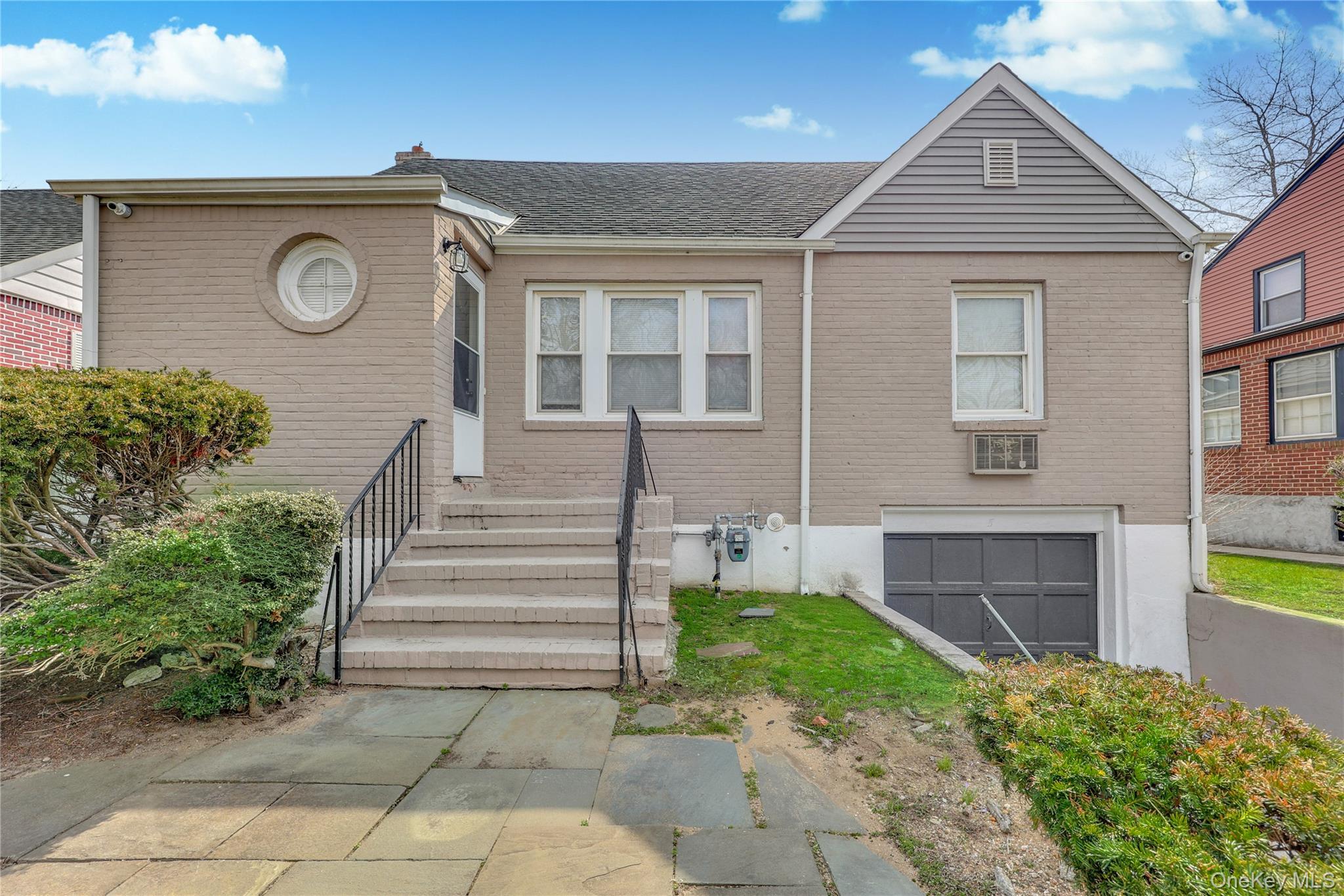 5 Hawthorne Lane – For Rent
