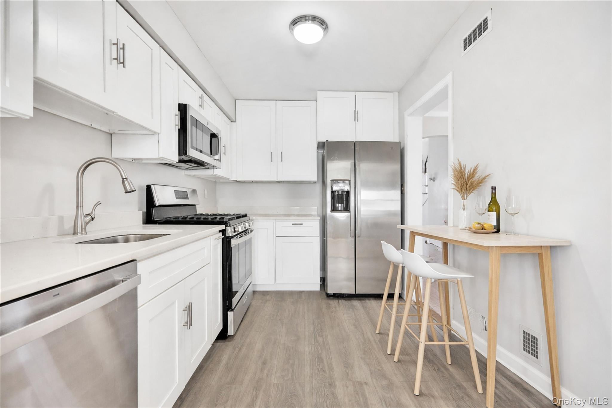 5 Hawthorne Lane – For Rent photo 17