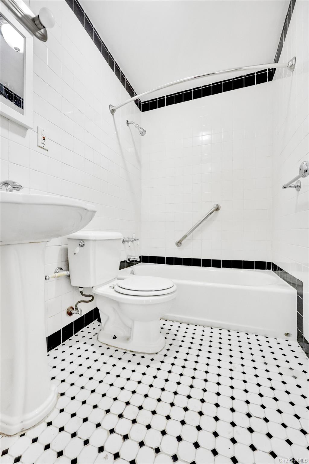 5 Hawthorne Lane – For Rent photo 26