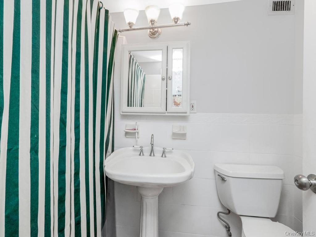 2 Fordham Hill Oval, Unit 5B photo 14