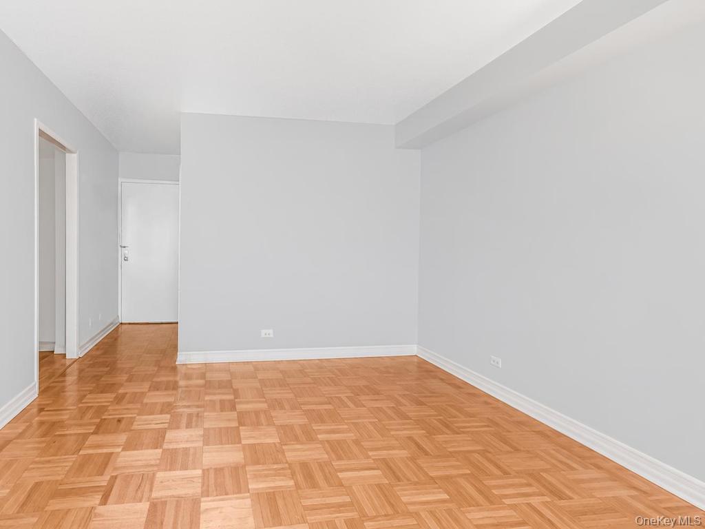 2 Fordham Hill Oval, Unit 5B photo 6