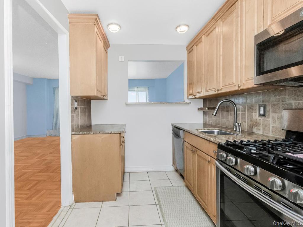2 Fordham Hill Oval, Unit 5B photo 7