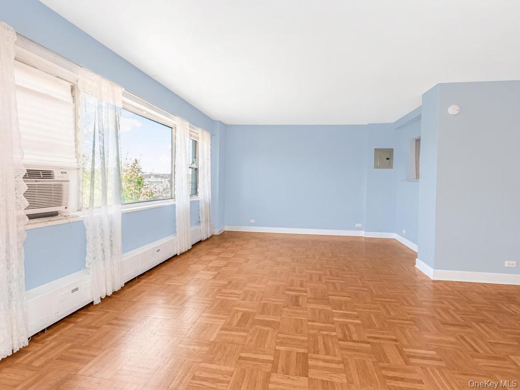 2 Fordham Hill Oval, Unit 5B photo 4