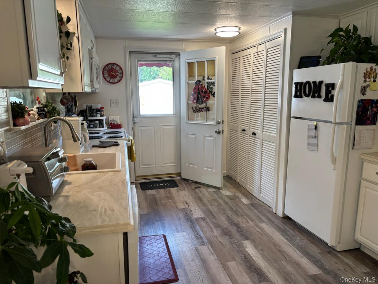 1661 Old Country Rd, Unit 471 photo 12