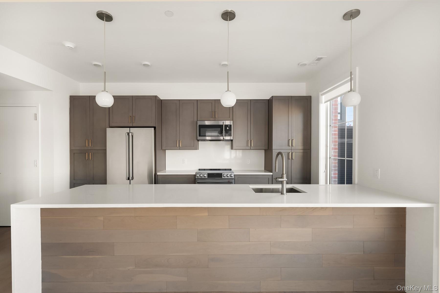 7 S Highland Avenue, Unit 301