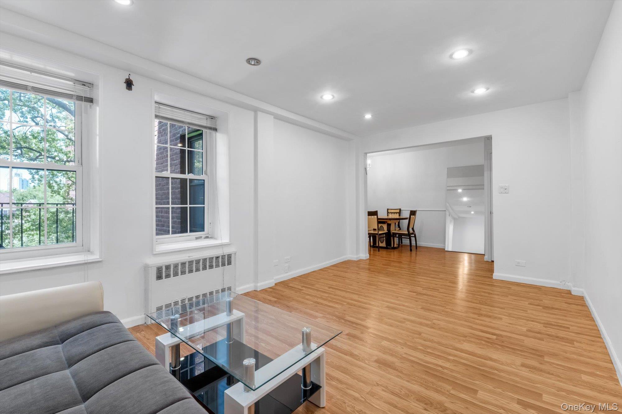 140-18 Burden Crescent, Unit 305 photo 4