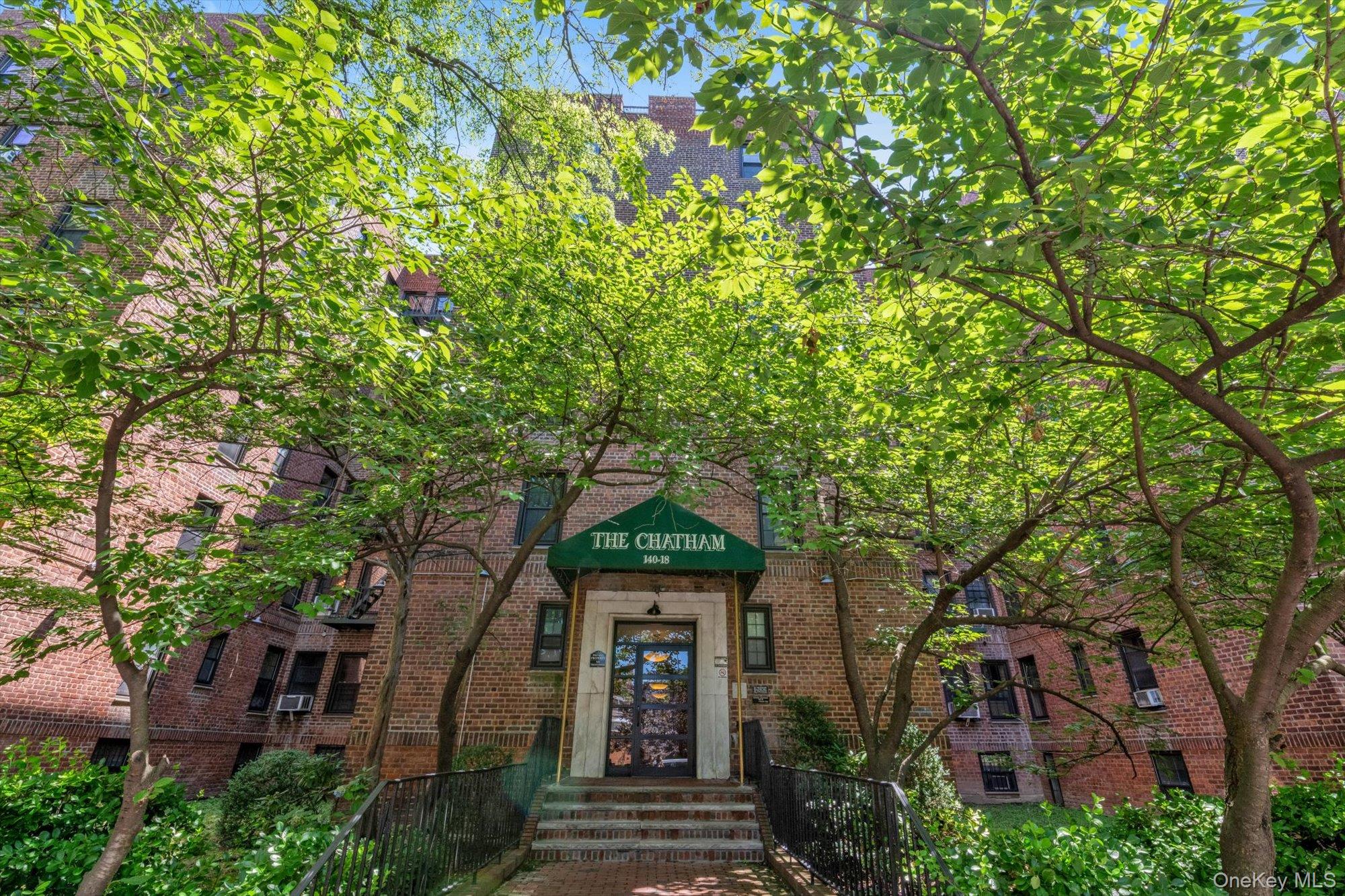 140-18 Burden Crescent, Unit 305
