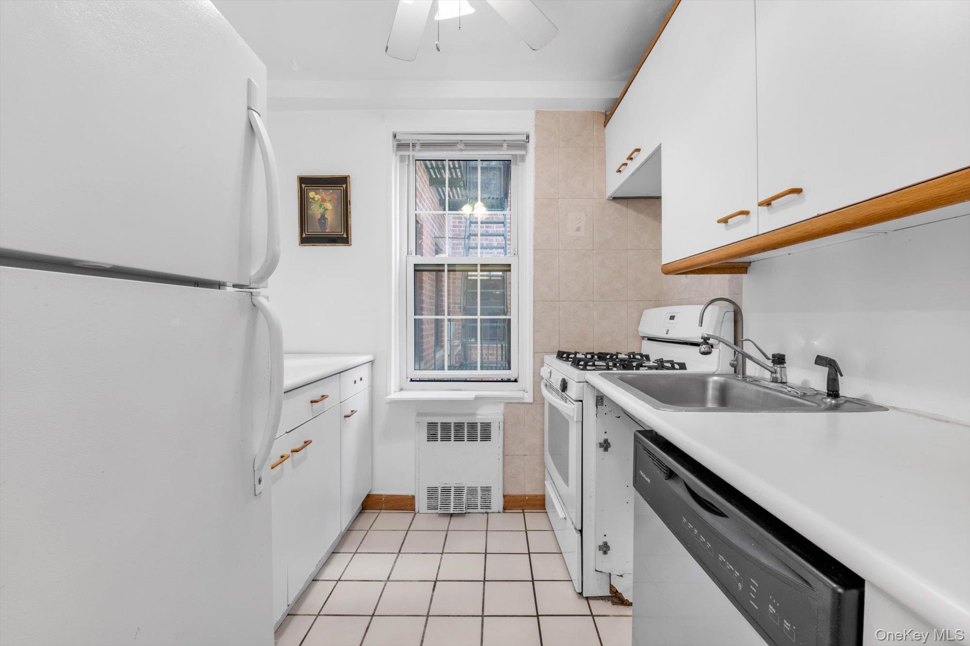 140-18 Burden Crescent, Unit 305 photo 7