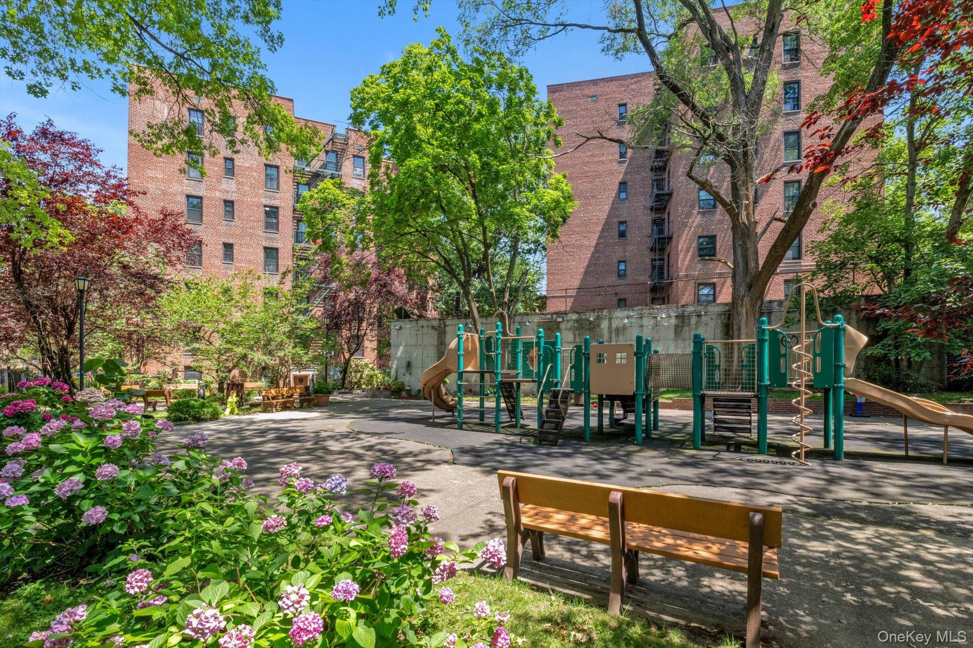 140-18 Burden Crescent, Unit 305 photo 11