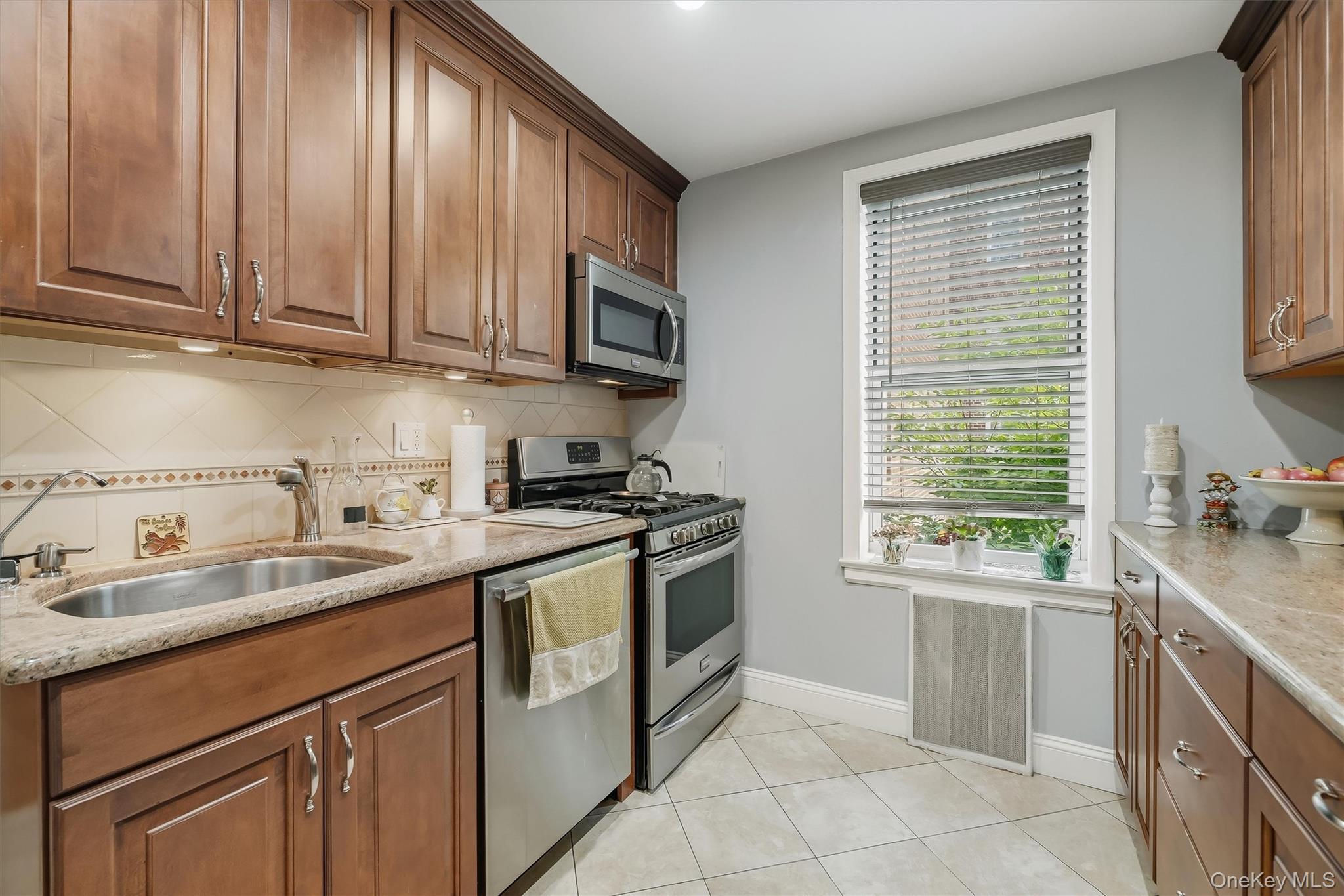125 Bronx River Road, Unit 2F photo 17