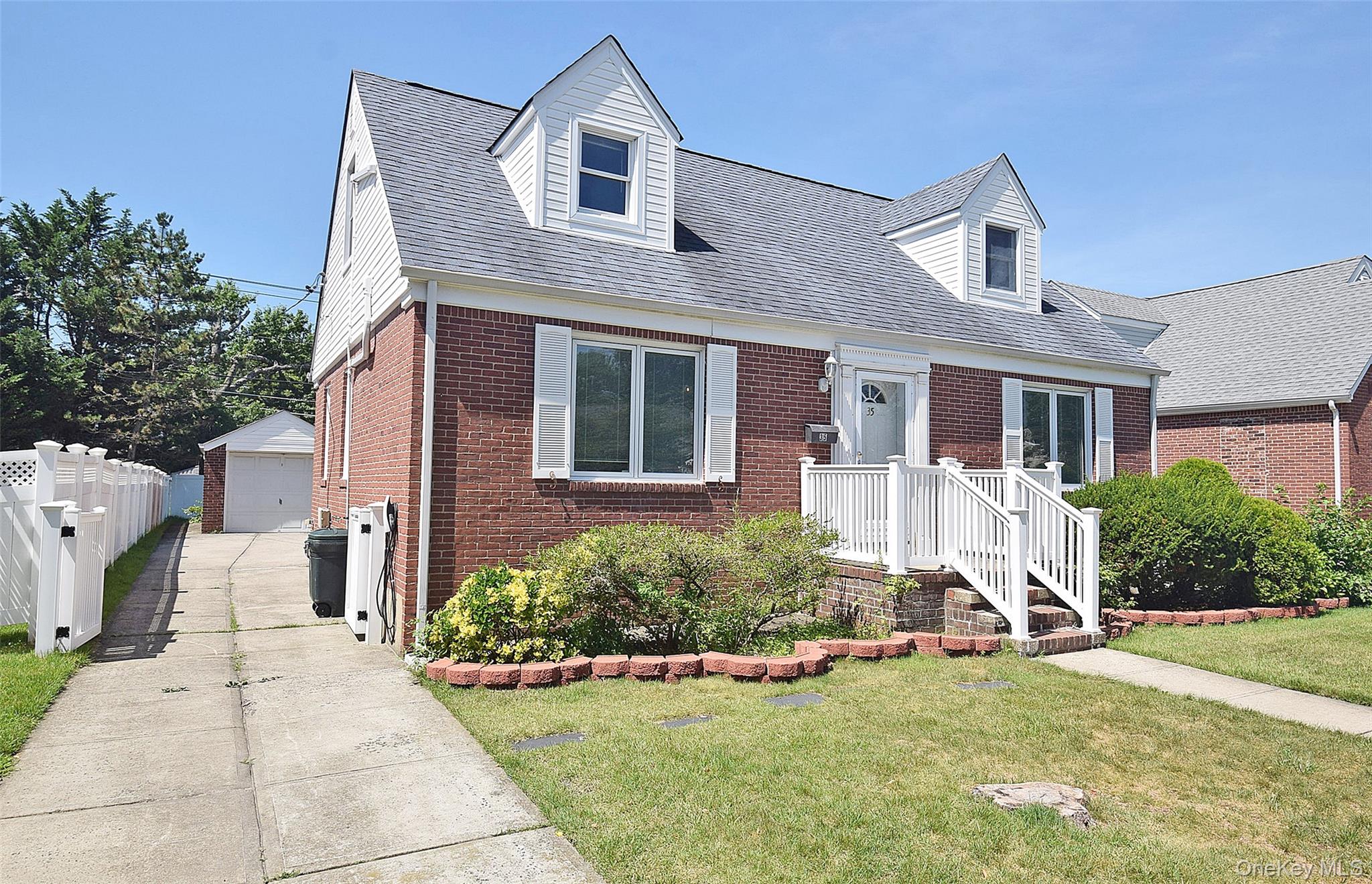 35 Rose Lane – For Sale photo 2