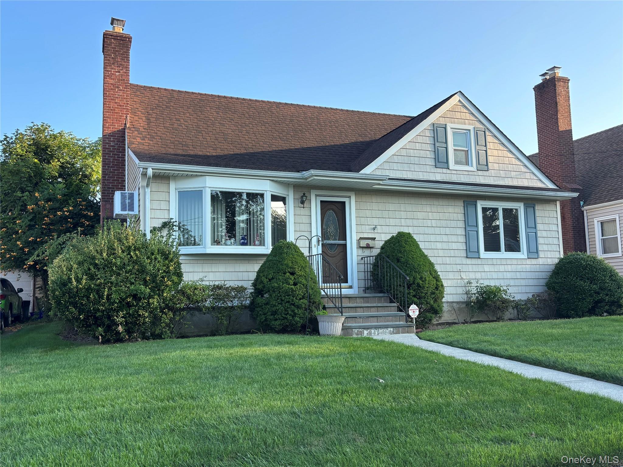 1054 Highland Street – For Sale