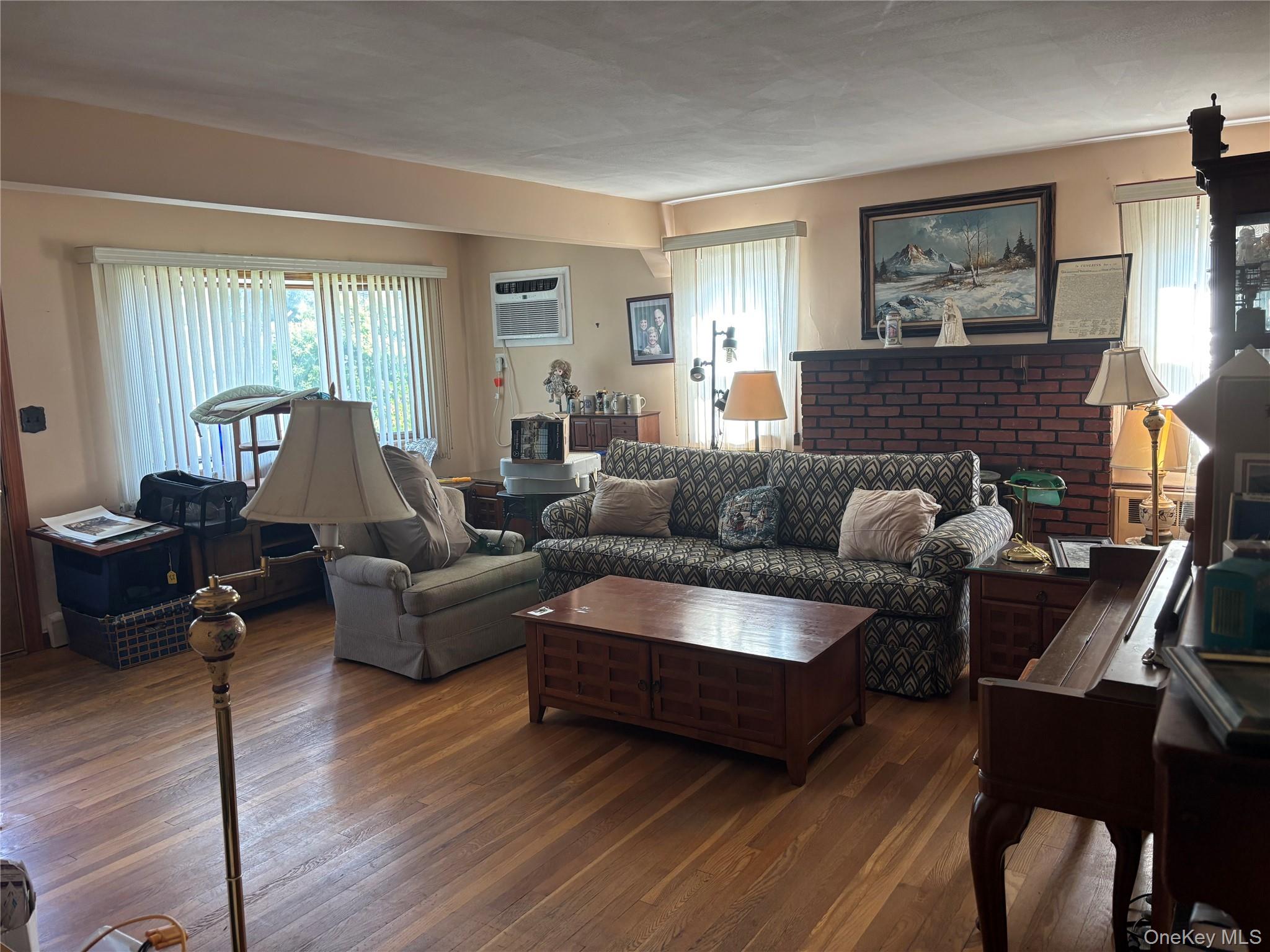 1054 Highland Street – For Sale photo 4