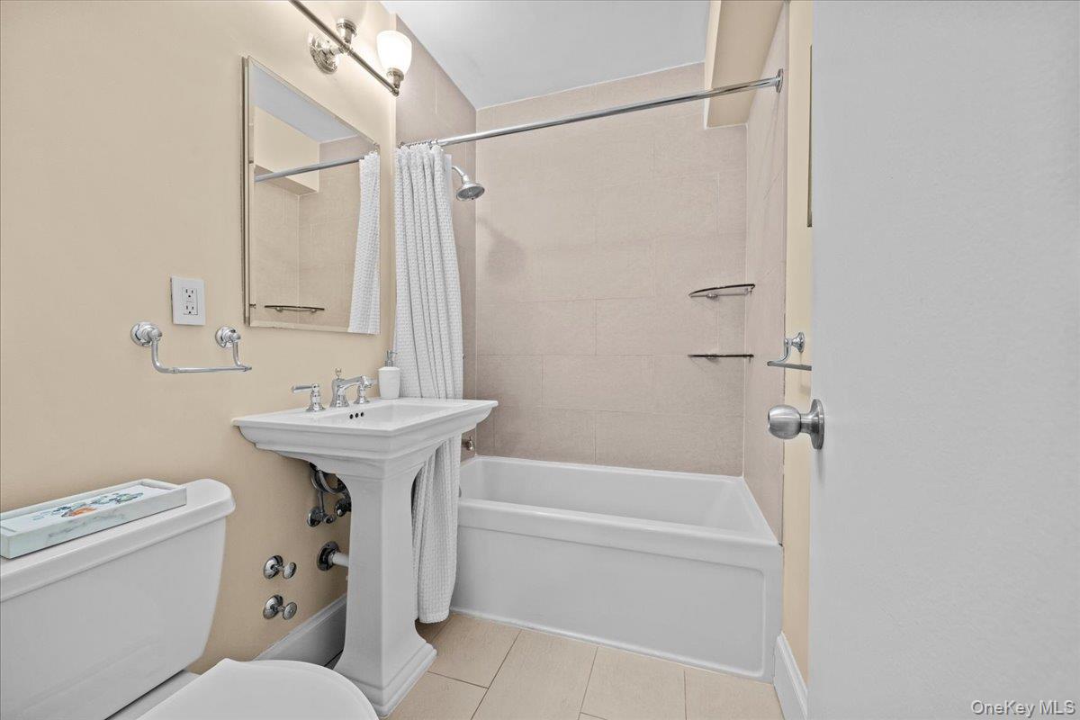 629 Kappock Street, Unit 4G photo 8