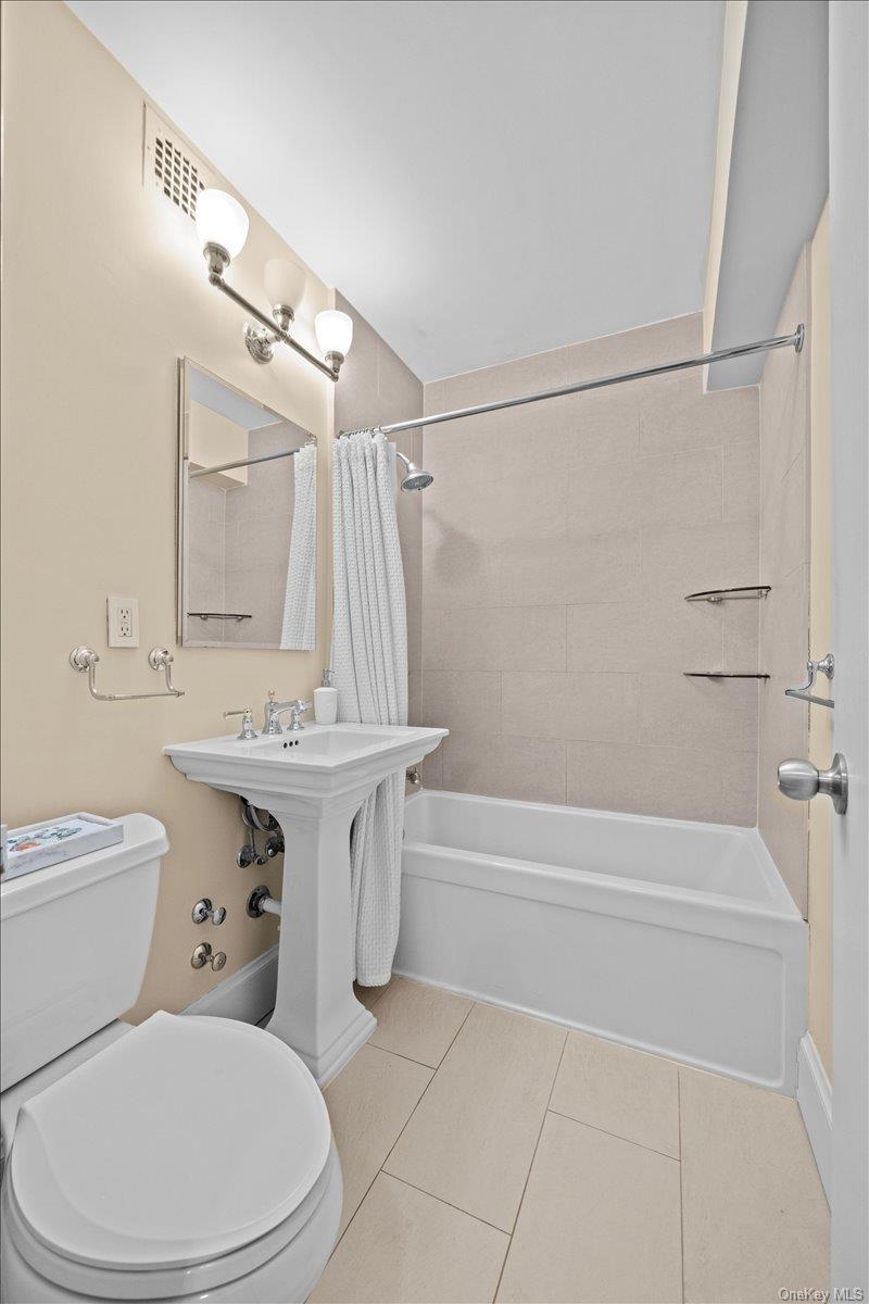 629 Kappock Street, Unit 4G photo 7