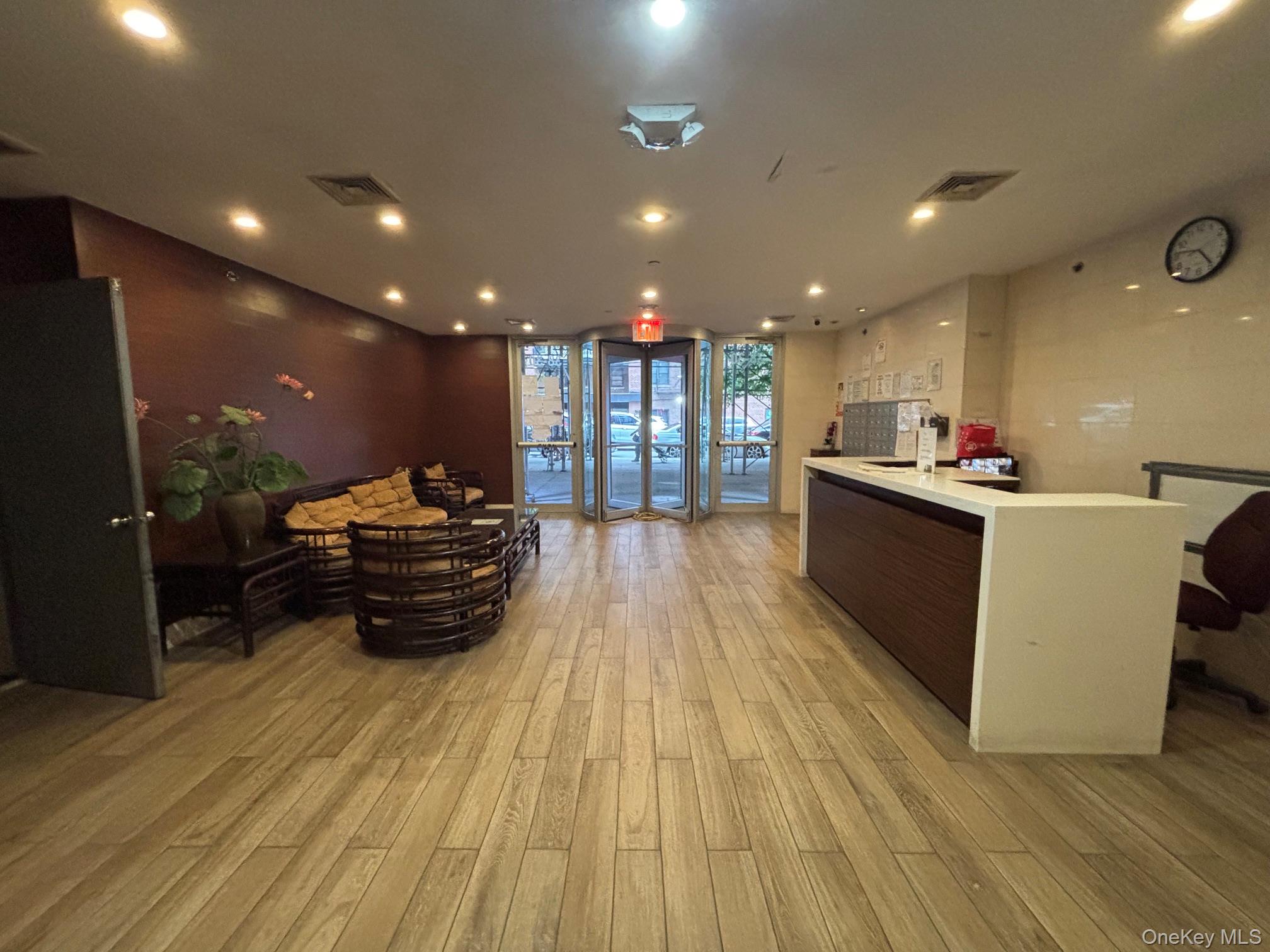 38-30 Parsons Boulevard, Unit PHC photo 2