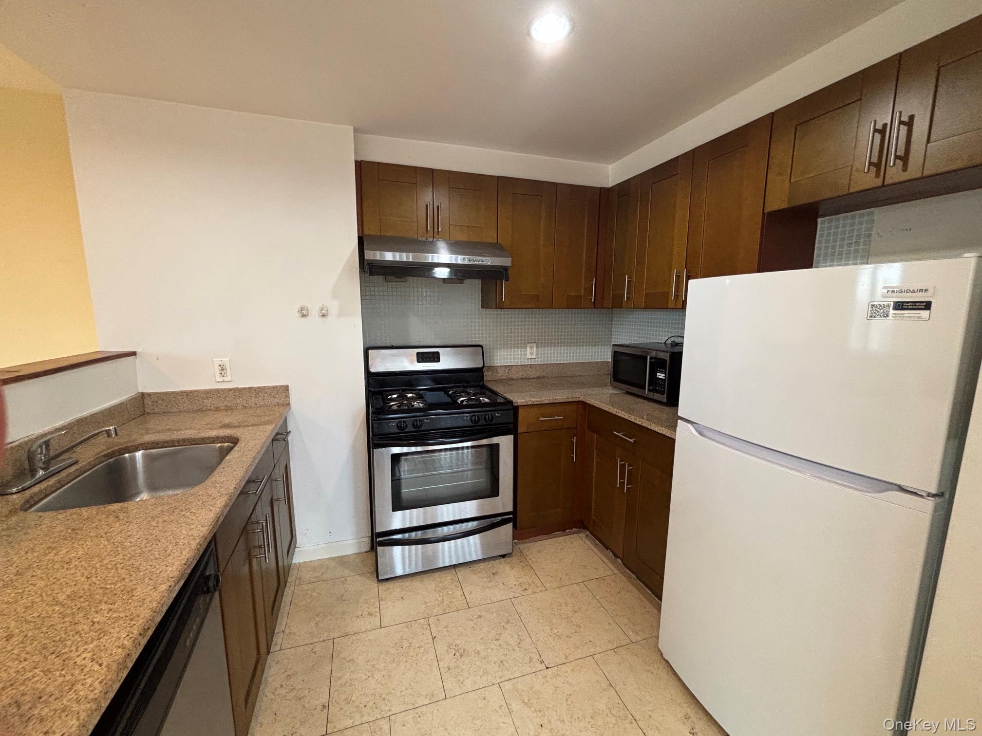38-30 Parsons Boulevard, Unit PHC photo 10