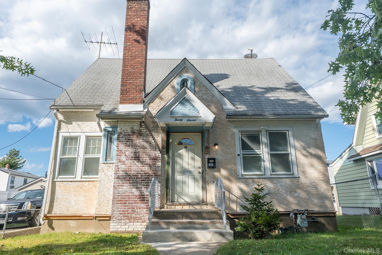 37 Davis Street – For Sale photo 2