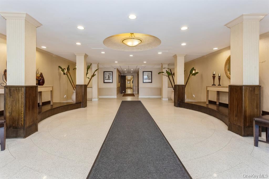 410 E Broadway, Unit 4T photo 4