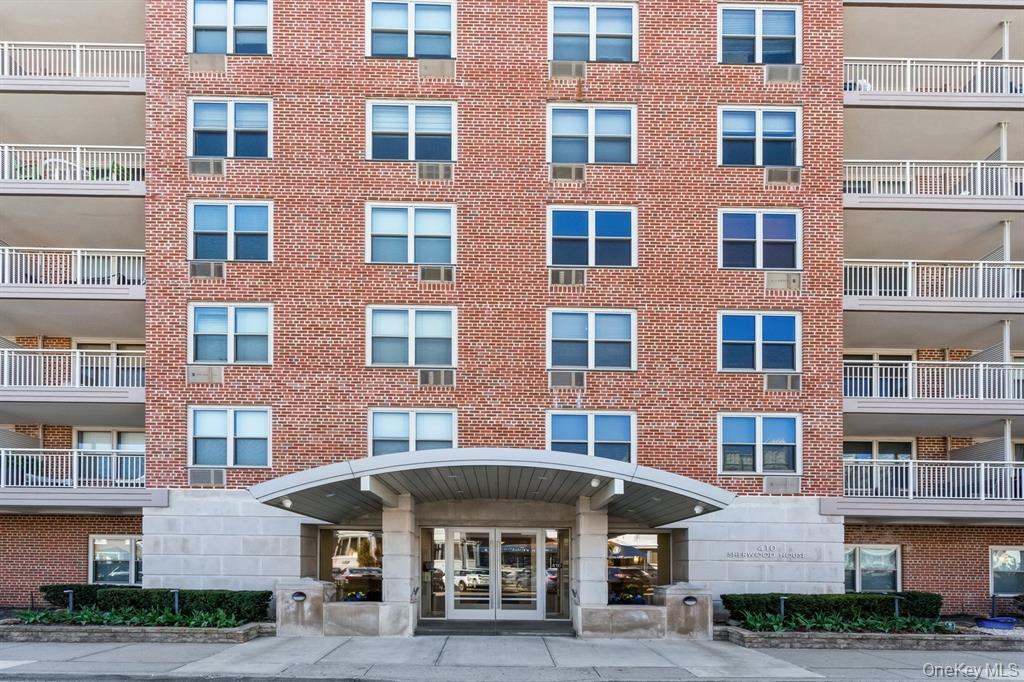 410 E Broadway, Unit 4T photo 2