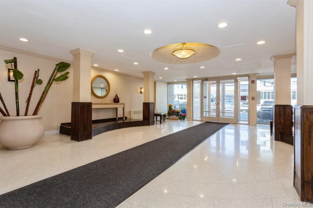 410 E Broadway, Unit 4T photo 3