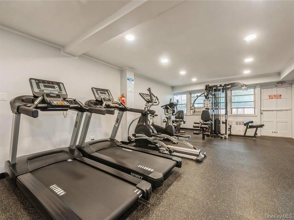 410 E Broadway, Unit 4T photo 14
