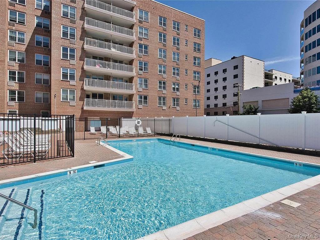 410 E Broadway, Unit 4T photo 15