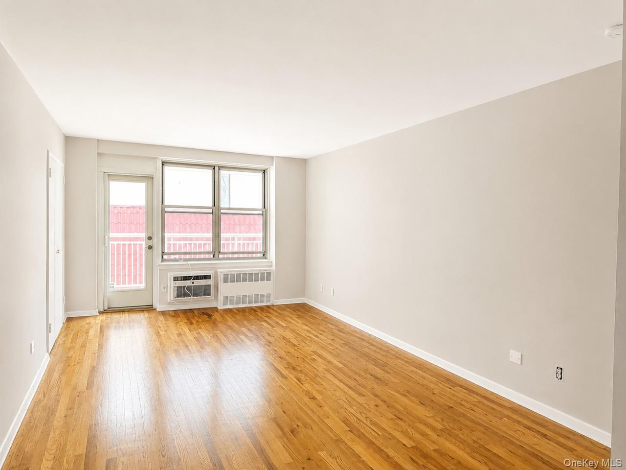 410 E Broadway, Unit 4T photo 5