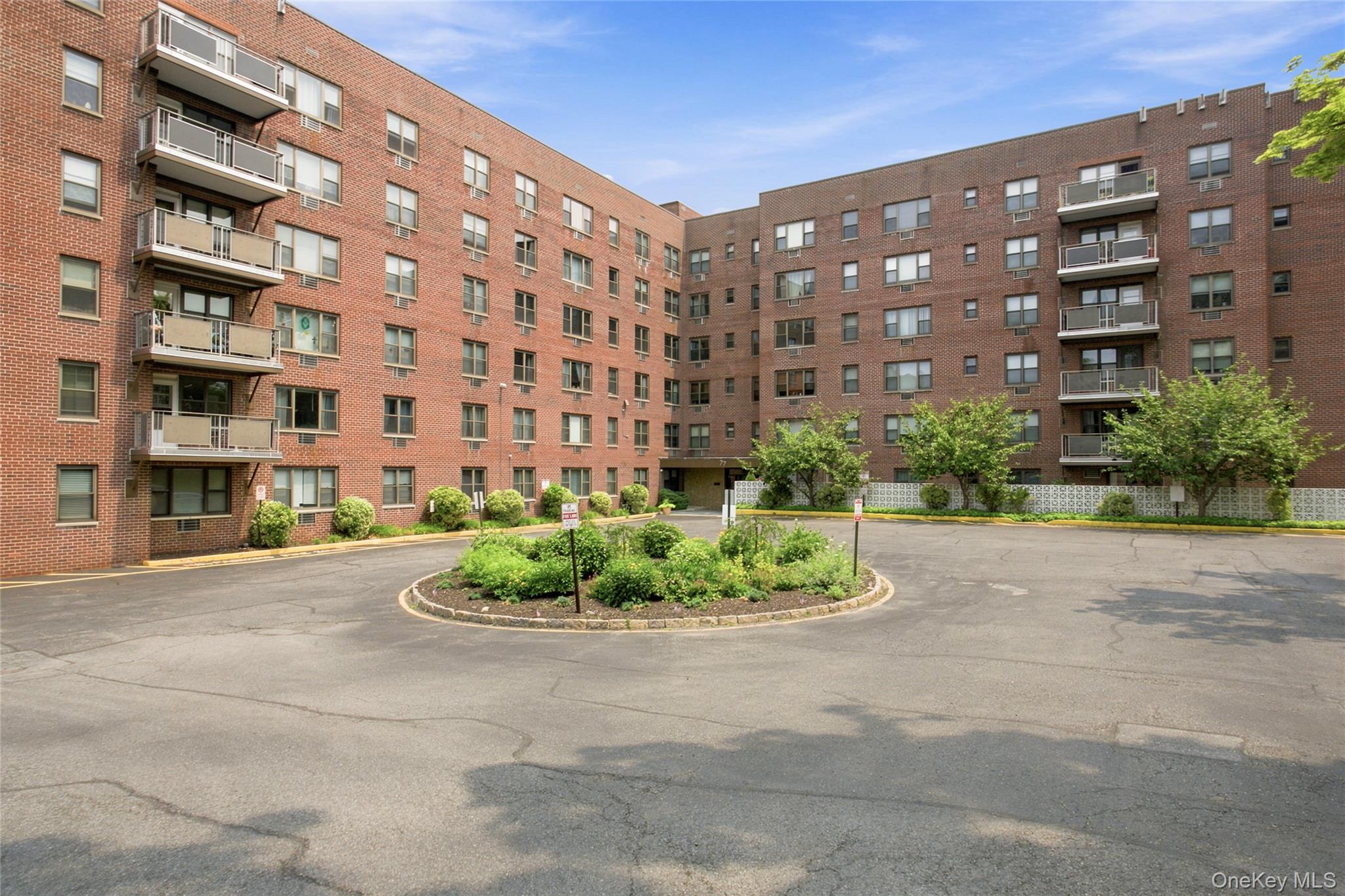 77 Carpenter Avenue, Unit 3B photo 3