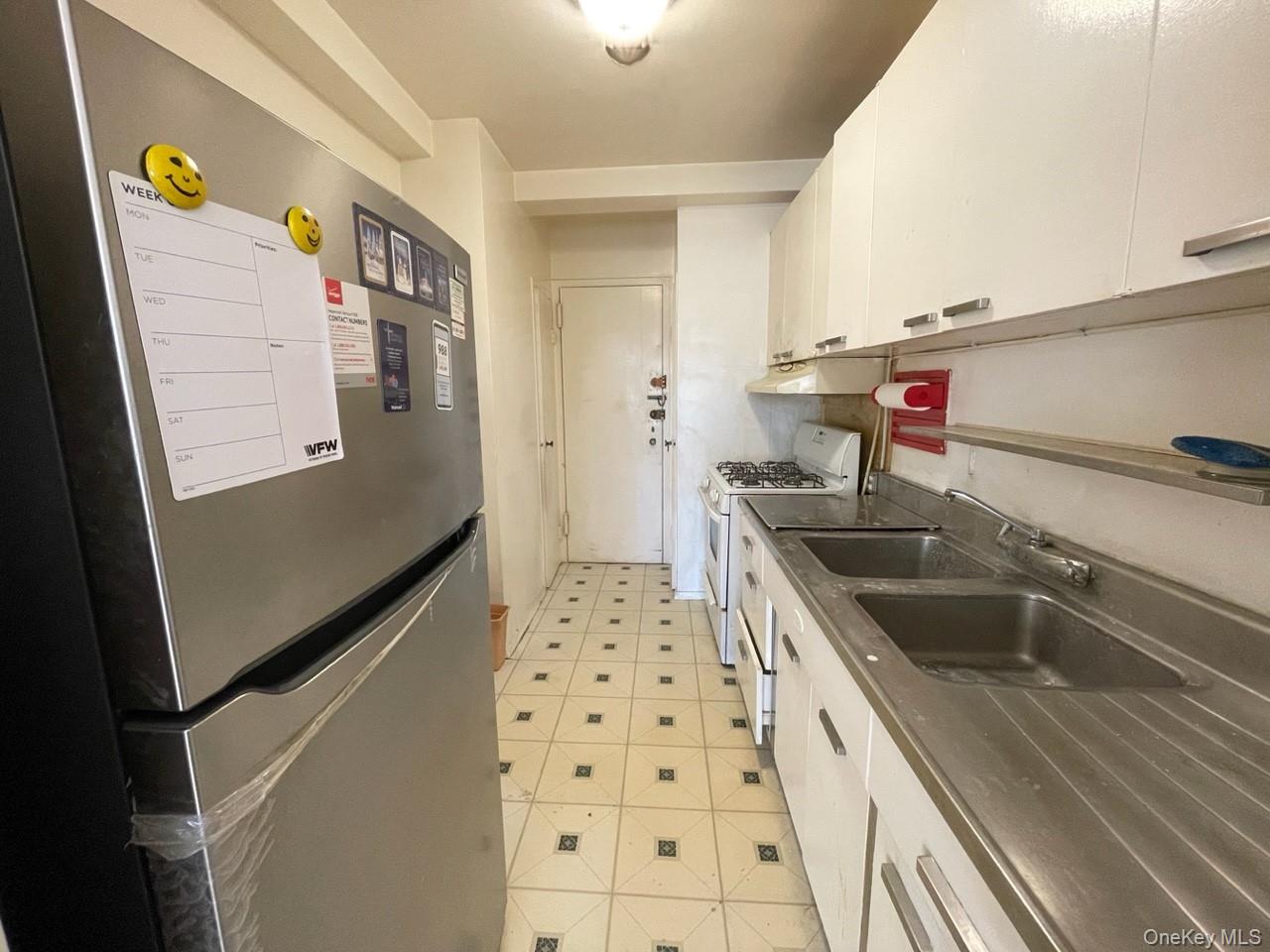 3 Fordham Hill Oval, Unit 4G photo 5