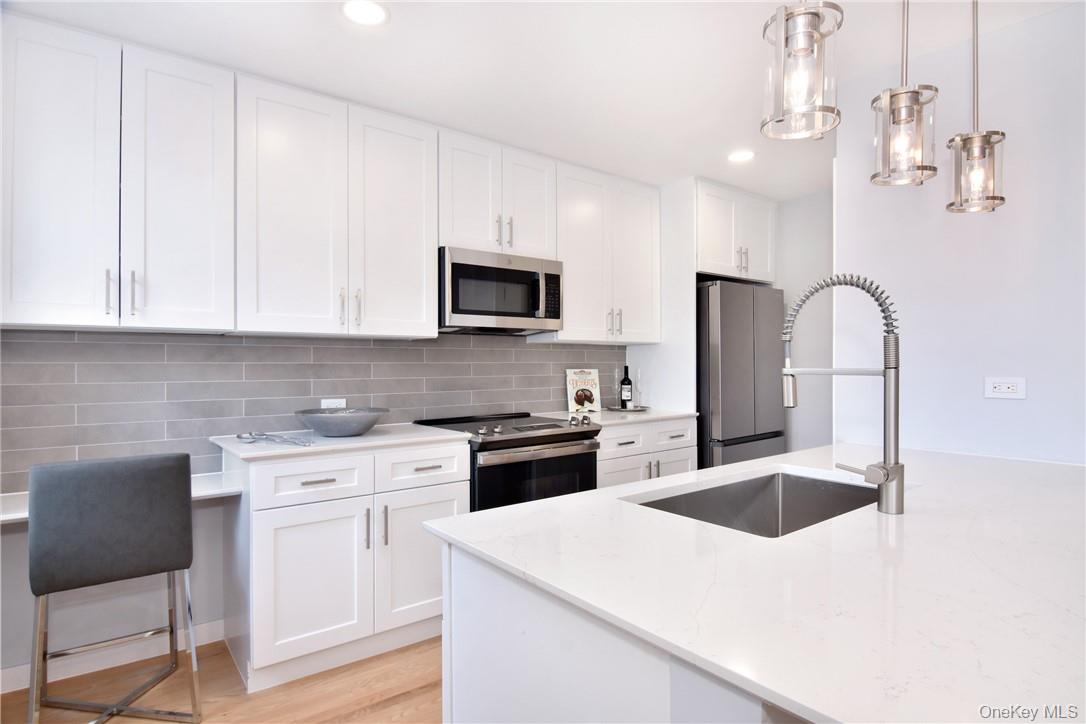 245 Wolfs Lane, Unit 3C photo 5