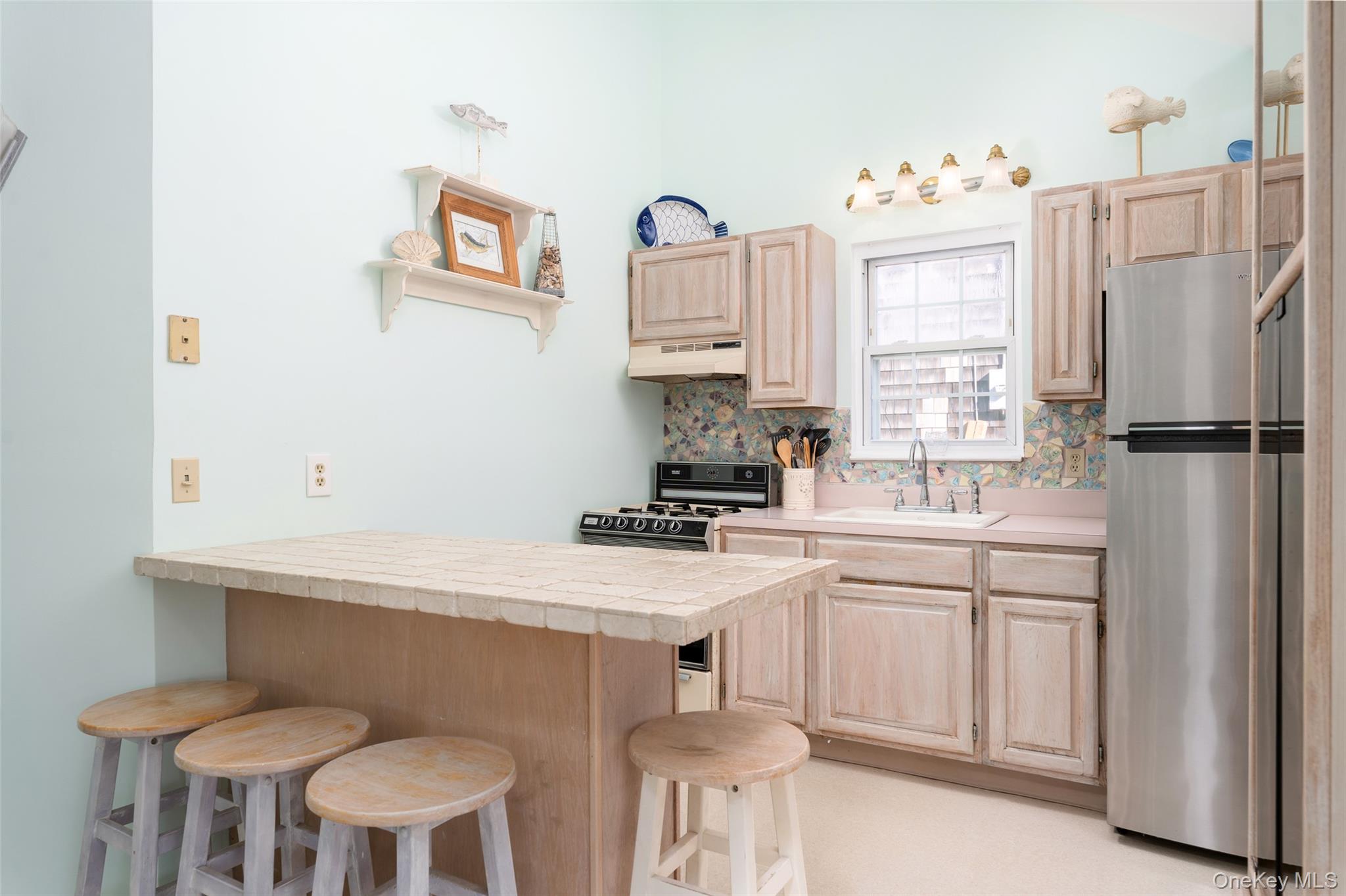 18 Beach – For Sale photo 10