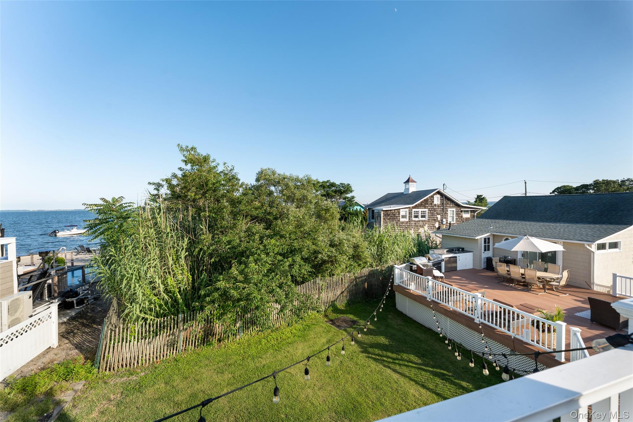 18 Beach – For Sale photo 29