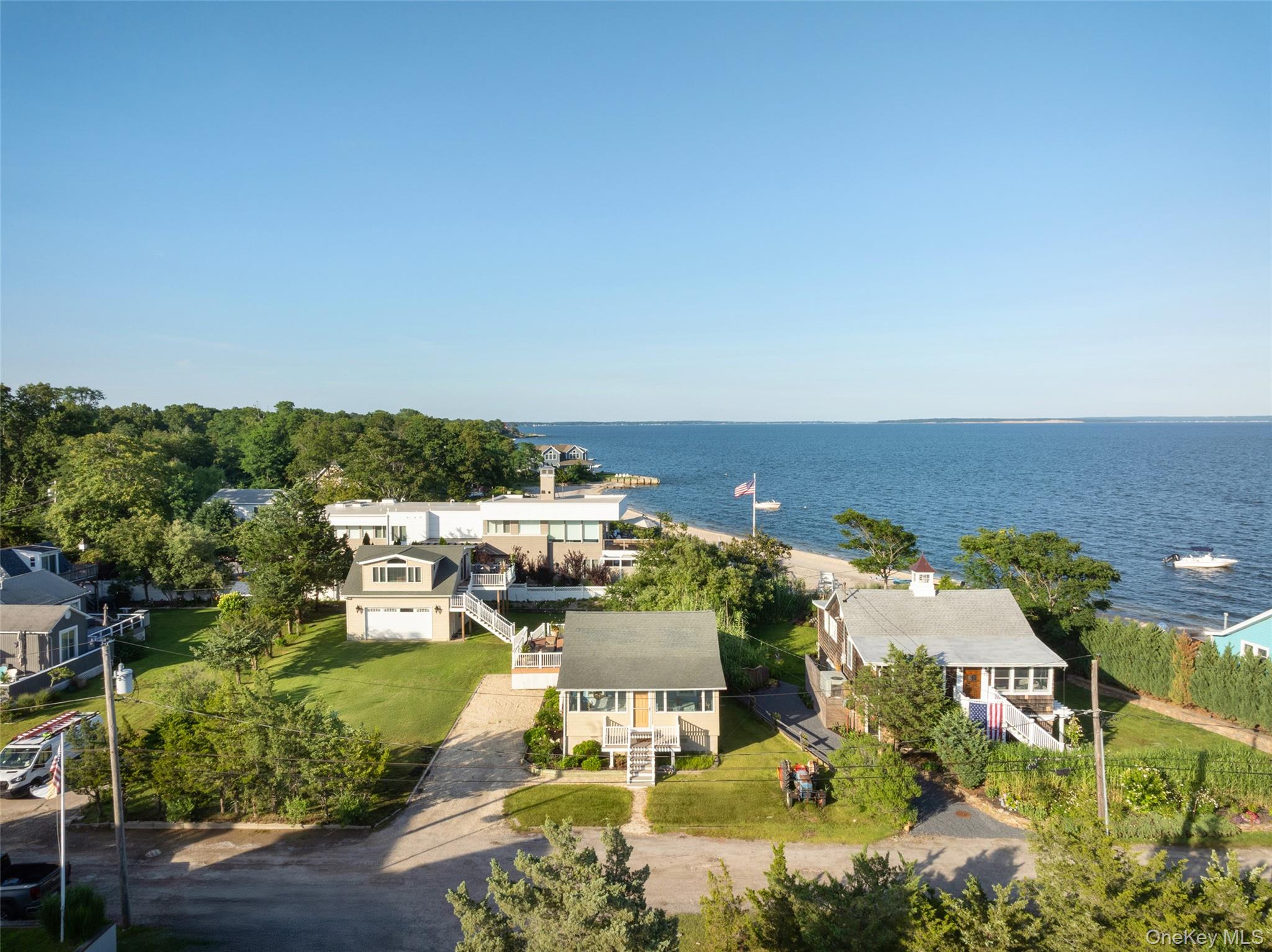 18 Beach – For Sale photo 3